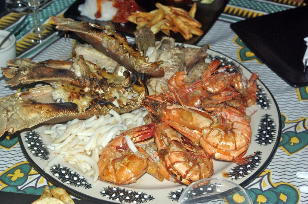 Game Fish Lodge Нунгви Екстериор снимка
